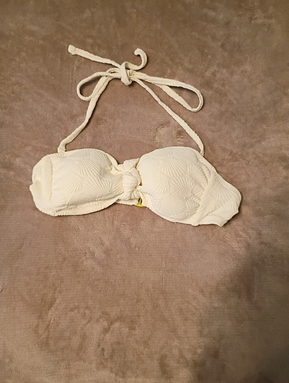 No Boundaries Textured Raised Seashell Bikini Top - Size XXS (00)